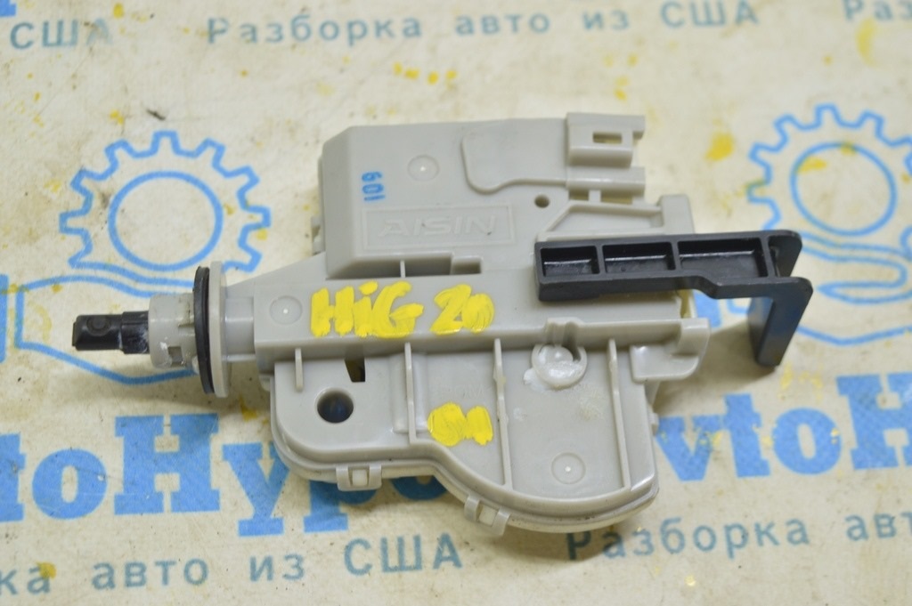 Замок лючка бензобака Toyota Highlander 20- 2.4t, 3.5