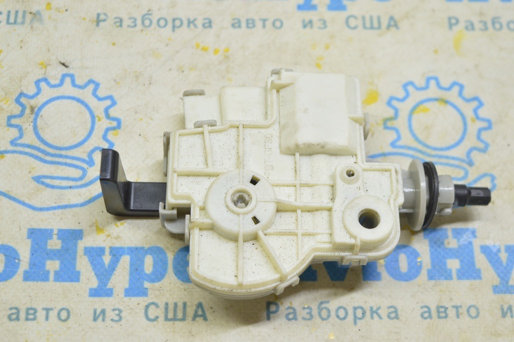 Замок лючка бензобака Toyota Highlander 20- 2.4t, 3.5 — фото 3