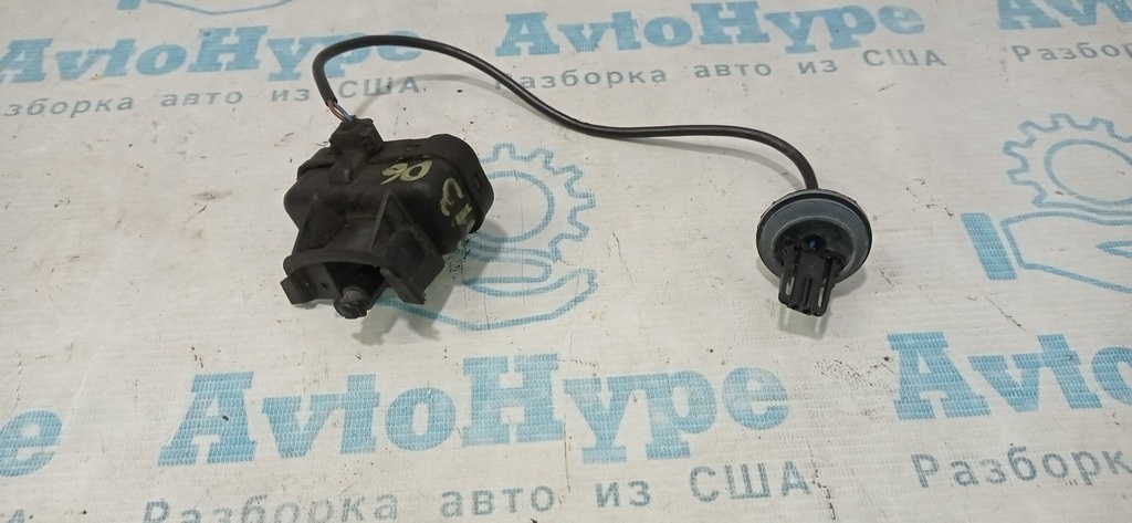 Замок лючка бензобака VW Tiguan 09-17 — фото 2