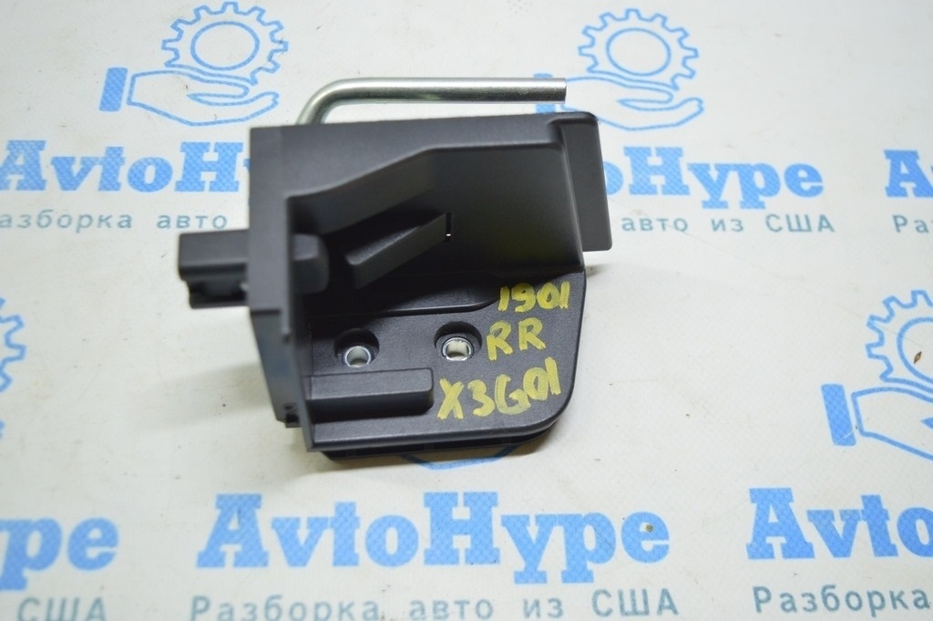 Замок шторки багажника правый BMW X3 G01 18-21