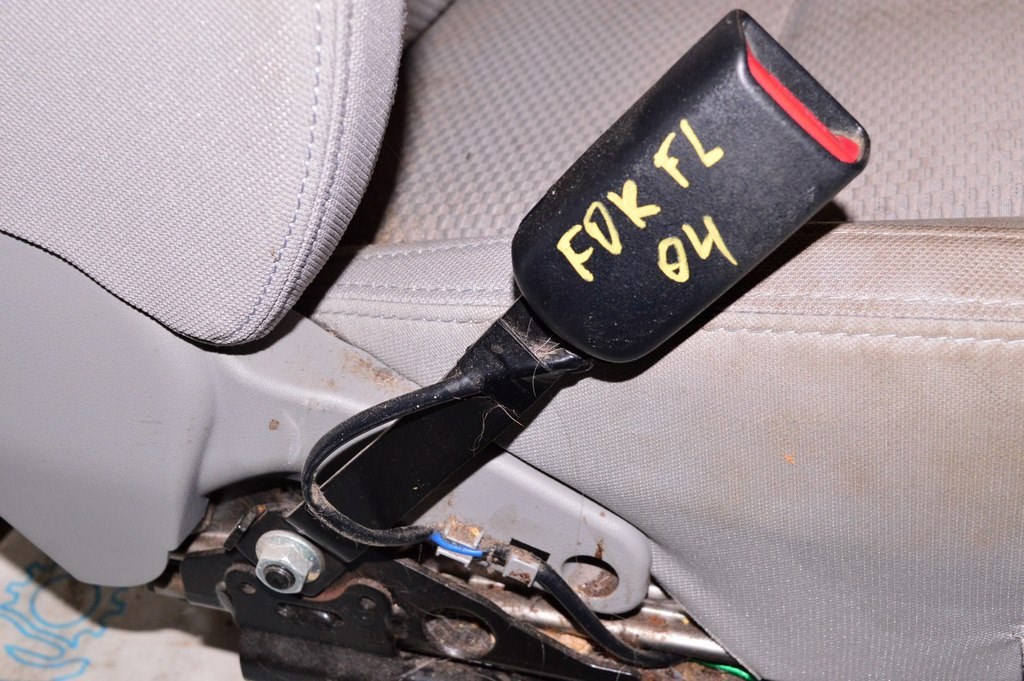 Защелка ремня безопасности Subaru Forester 14-18 SJ перед лев