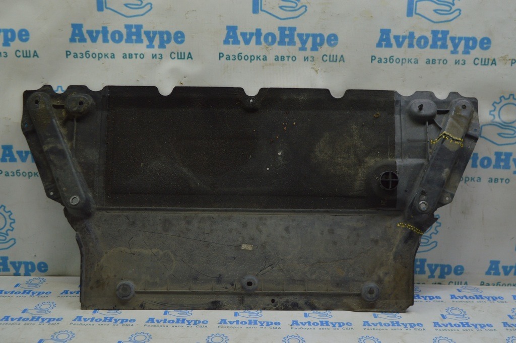 Защита двигателя Audi A4 B9 17-19 (01) оплавлена, трещины