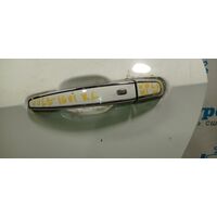 Заглушка внешней ручки зад прав Chevrolet Volt 16- 13599551