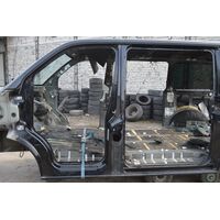 Стойка кузовная центральная левая VW Multivan T5 09-15 (01) черная 7H0809287A