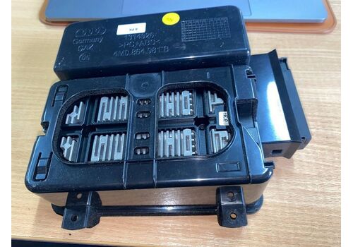 Беспроводная зарядка в сборе Audi Q7 4M 15- 4M0864981B