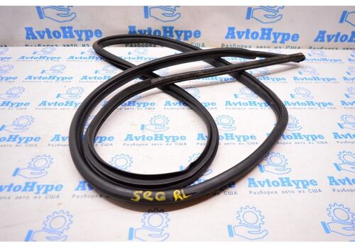 Уплотнитель дверного проема зад лев Toyota Sequoia 2008-2022 62332-0C050