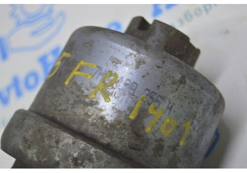 Подушка двигателя правая VW Multivan T5 09-15 2.0d (01) 7H0199256H