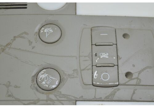 Плафон освещения задний Audi A8 D3 03-09 серый (01) дефект 4E0947111AAEC3