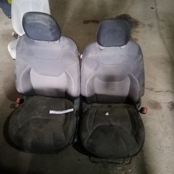 Водительское сидение Jeep Cherokee KL 14- тряпка черн с серыми вставками 5RA14DX9AA