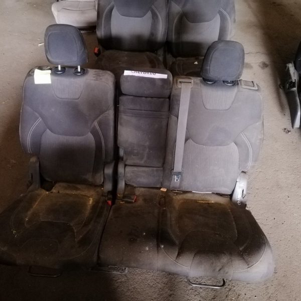 Задний ряд сидений (2 ряд) Jeep Cherokee KL 14- тряпка черн с серыми вставками 5RA53DX9AB