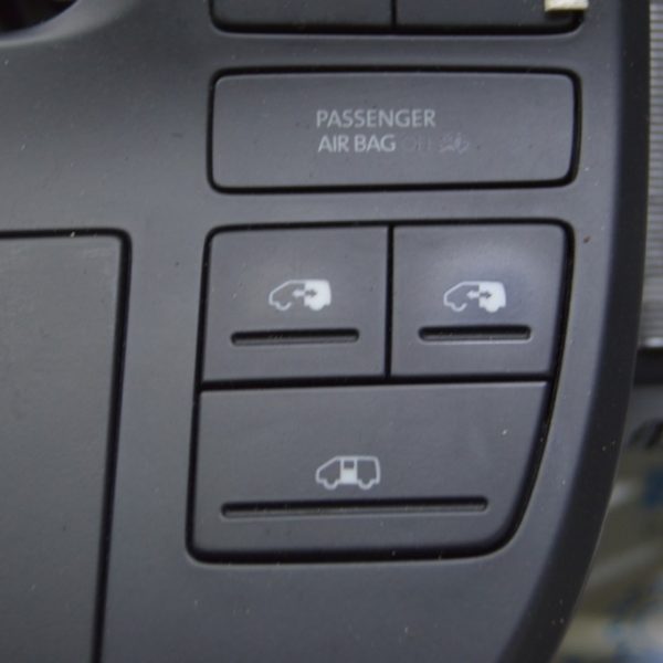 Кнопка отключения привода задних дверей VW Multivan T5 09-15 черн 7E5927225A WHS