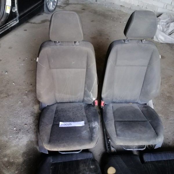 Водительское сидение Ford Focus mk3 15-18 черн тряпка H1EZ-5862901-BB
