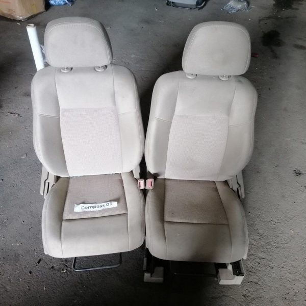 Водительское сидение Jeep Compass 11-16 тряпка корич 1UD85DK2AB