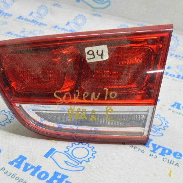 Фонарь внутренний крышка багажника правый Kia Sorento 16-18 дорест Реализ Саша 92404C6000