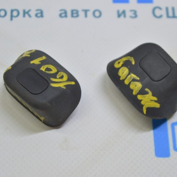 Отбойник крышки багажника левый Audi A4 B9 17-18 на крышке, малый 8W5827373