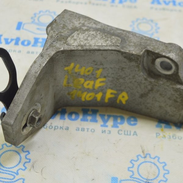 Кронштейн подушки двигателя правая Nissan Leaf 13-17 112323NF0A