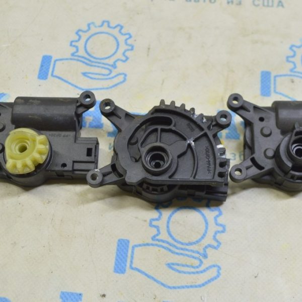 Актуатор моторчик привод печки Jeep Renegade 15- в сборе 68266033AA