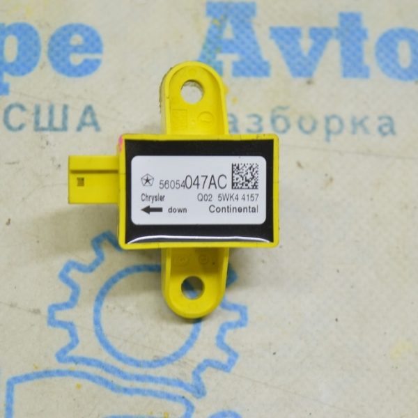 Датчик подушки безопасности дверь прав Dodge Journey 11- 56054047ac
