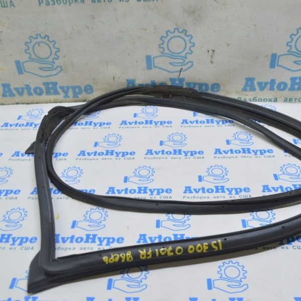 Уплотнитель двери перед прав Lexus IS250/IS300/IS350 06-13 деф. 67861-53030