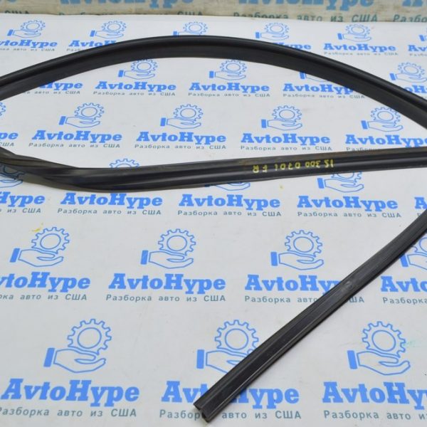 Уплотнитель стекла перед прав Lexus IS250/IS300/IS350 06-13 68141-53020