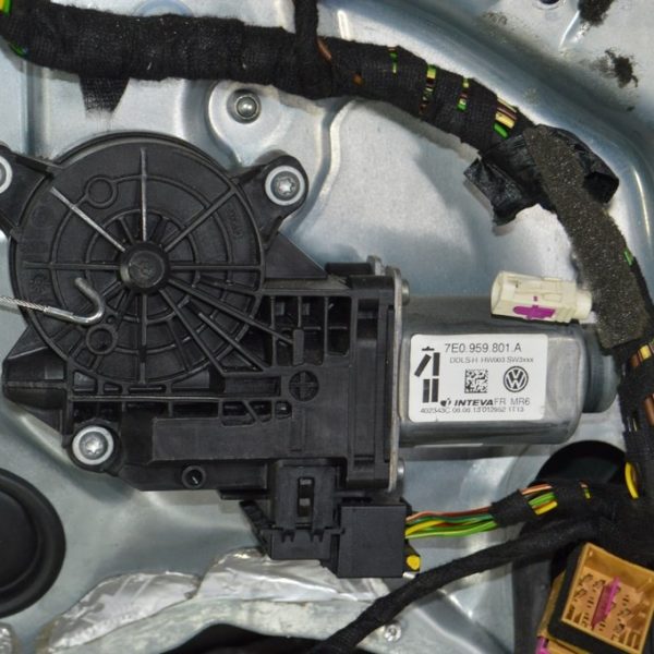 Мотор стеклоподъемника перед лев VW Multivan T5 09-15 7E0959801A Z06
