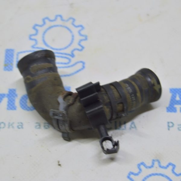 Патрубок охлаждения VW Multivan T5 09-15 2.0d 03L121096D