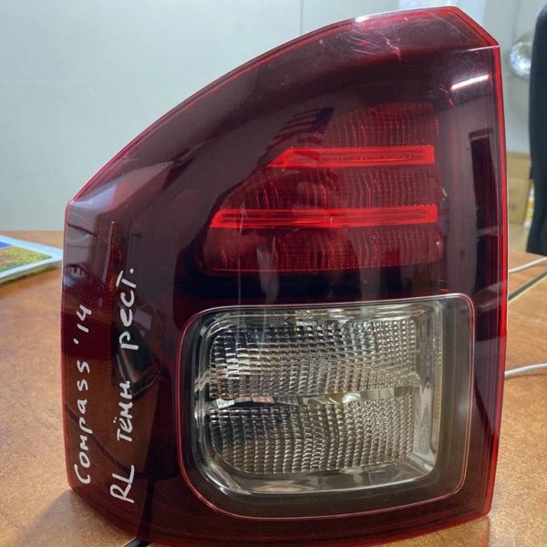 Фонарь левый Jeep Compass 14-16 рест, темный (02) 5272909AB