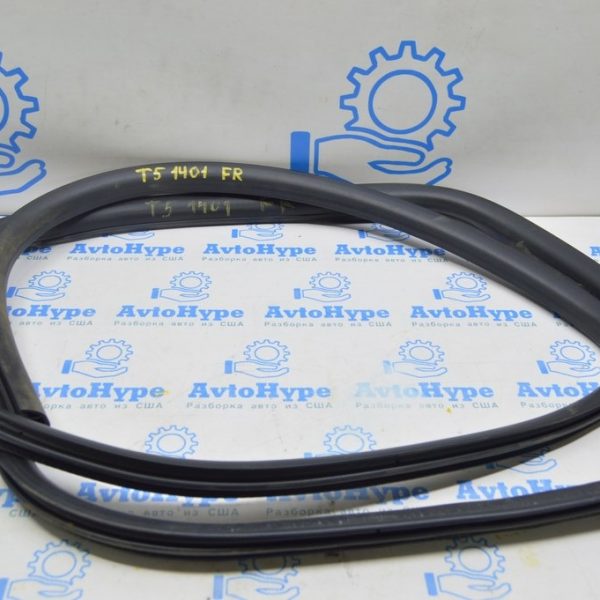 Уплотнитель дверного проема перед прав VW Multivan T5 09-15 7E0837912B