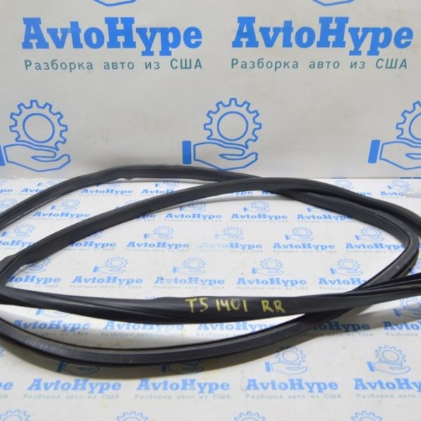 Уплотнитель дверного проема зад прав VW Multivan T5 09-15 7LA843792B