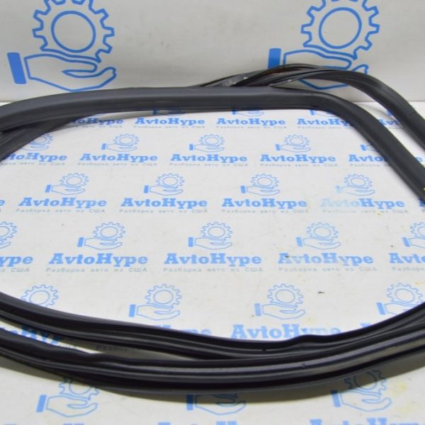 Уплотнитель дверного проема зад лев VW Multivan T5 09-15 7LA843792B