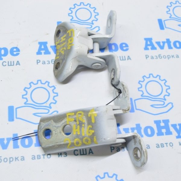 Петля двери верхняя передняя правая Toyota Highlander 20- 68710-02020