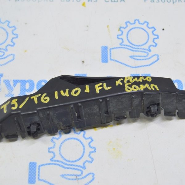 Крепление переднего бампера левое VW Multivan T5 09-15 7E0807183A