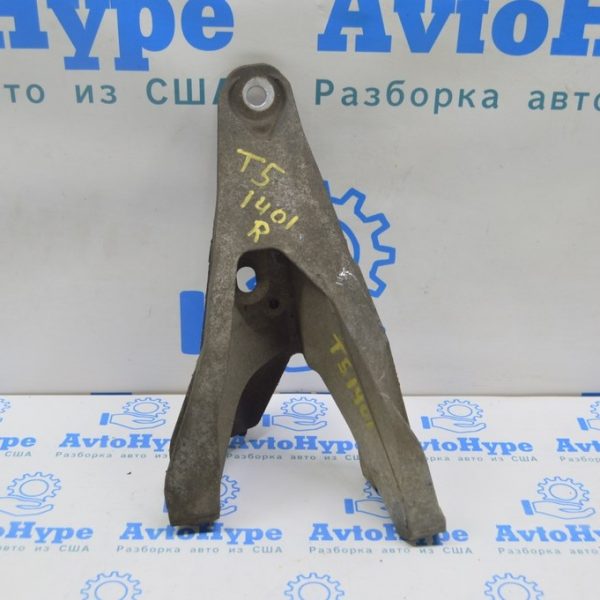 Кронштейн задней подушки двигателя VW Multivan T5 09-15 2.0d 7E0199370A