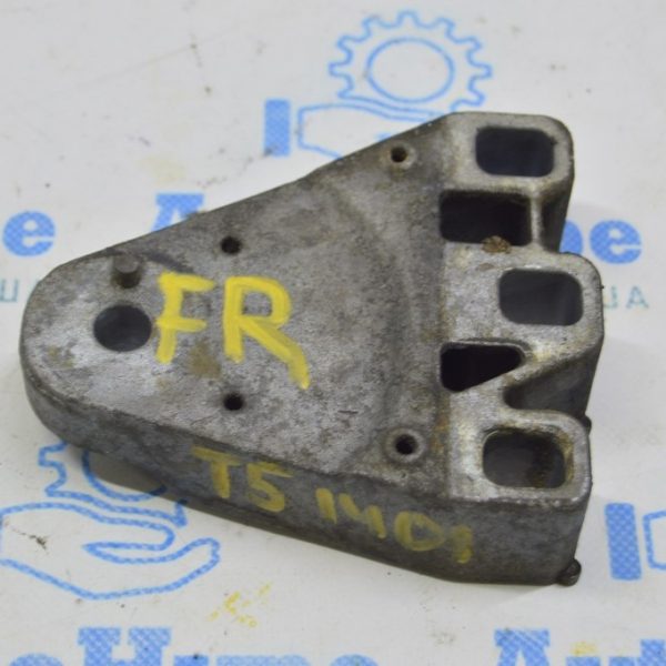 Кронштейн правой подушки двигателя VW Multivan T5 09-15 2.0d верхний 7E0199207