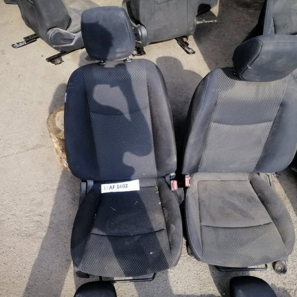 Пассажирское сидение Nissan Leaf 13-17 черное (02)