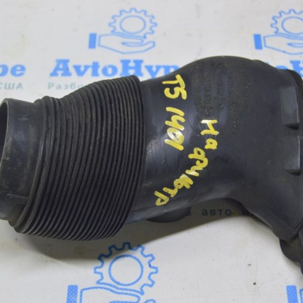 Воздухоприемник VW Multivan T5 09-15 2.0d 7H0129578B