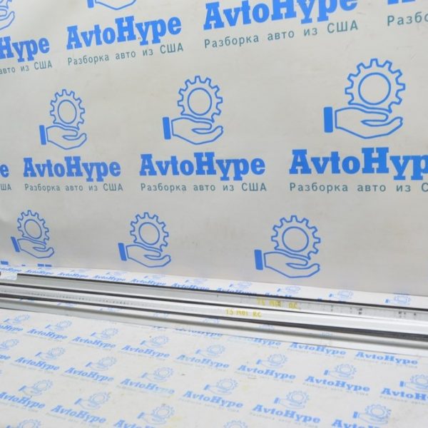 Декоративная накладка пола средняя правая средняя VW Multivan T5 09-15 мат хром 7H5883086M 8Q8