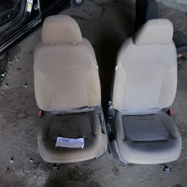 Пассажирское сидение VW Jetta 11-18 USA тряпка беж 5C6-881-406-CD-EEX