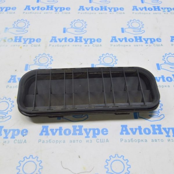 Щиток вентиляции правый VW Multivan T5 09-15 7E0819181