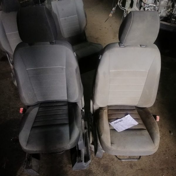 Пассажирское сидение Ford Escape MK3 13- черно-серое тряпка CJ5Z-7862900-AE