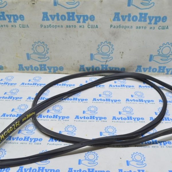 Уплотнитель двери передней левой Lexus RX300 RX330 RX350 RX400h 04-09 67862-48030