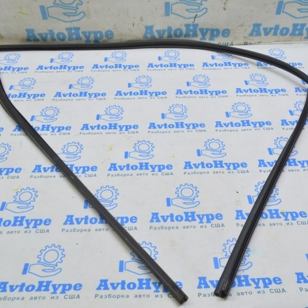 Уплотнитель стекла передний левый Lexus RX300 RX330 RX350 RX400h 04-09 68151-48031