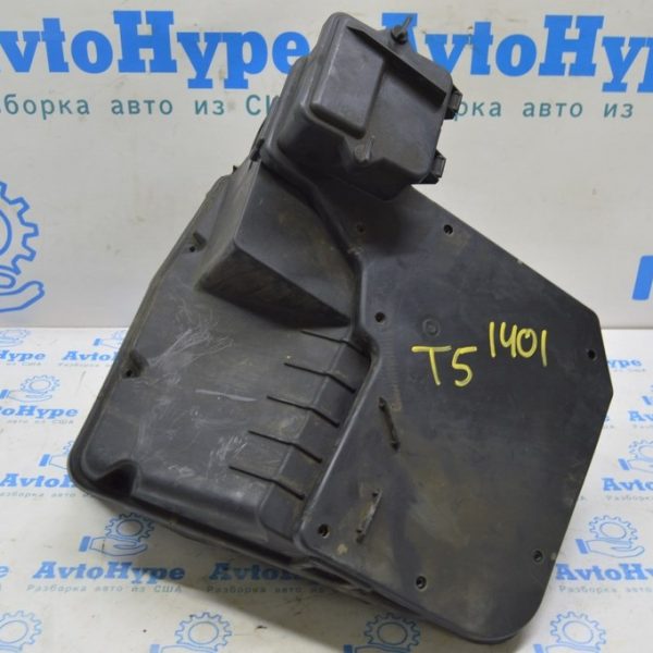Корпус блока предохранителей подкапотного VW Multivan T5 09-15 3 части 7E0907296A