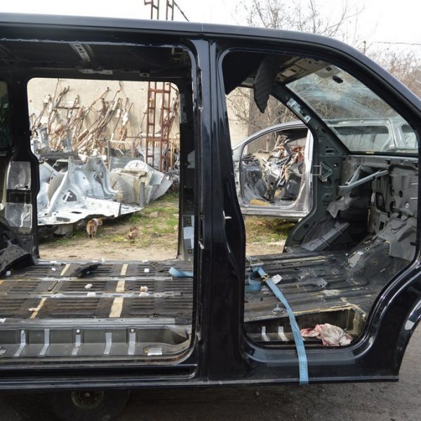 Стойка кузовная центральная правая VW Multivan T5 09-15 (01) черная 7H0809338F