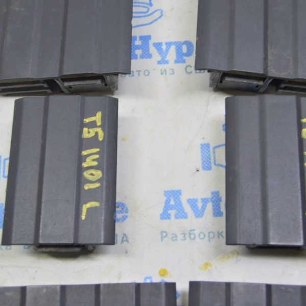 Заглушка направляющих задних сидений перед наружное VW Multivan T5 09-15 7H5883161F 71N