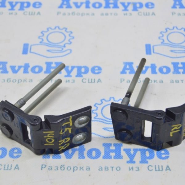 Петля двери багажника правая VW Multivan T5 09-15 7H0827302D