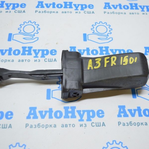 Ограничитель двери передней правой Audi A3 8V 15-20 4d, 5d 8V5-837-249
