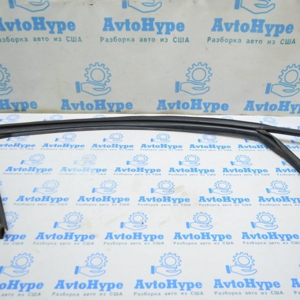 Молдинг двери верхний передней правой Audi A3 8V 15-20 4d, 5d черный 8V5-837-644-A-T94