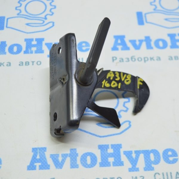Крючок замка капота Audi A3 8V 15-20 8V0-823-480-A