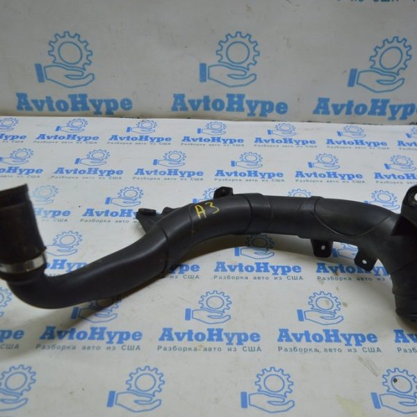 Патрубок на интеркулер левый верх Audi A3 8V 15-20 1.8T, 2.0T резина 5Q0-145-828